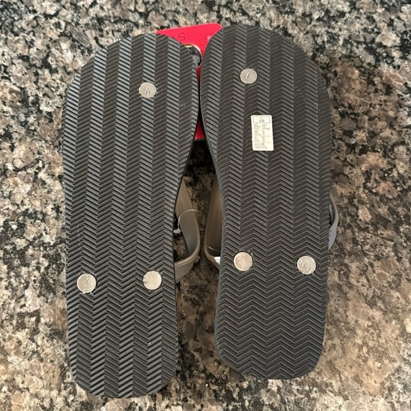 Puma Black and yellow flip flops NWT 10 - Picture 5 of 6